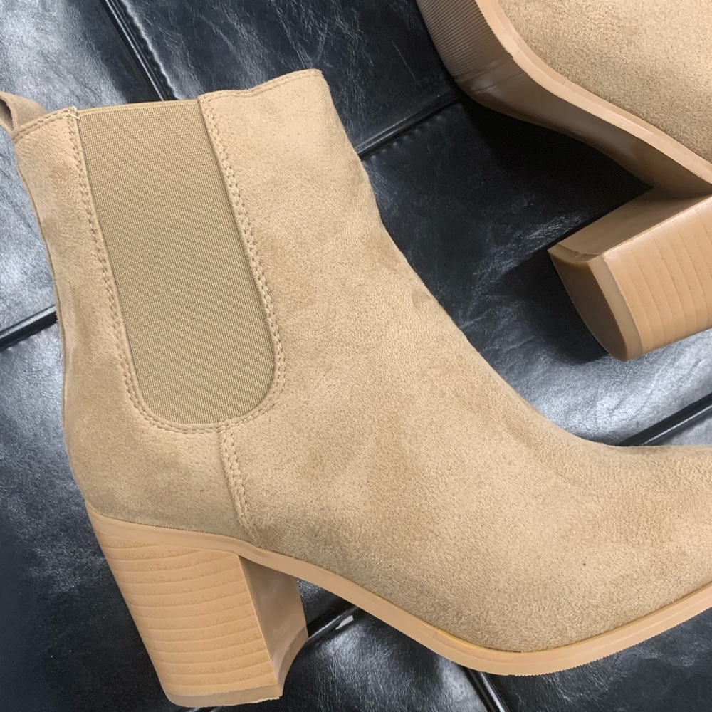 Women’s Pointed Toe Chelsea Ankle High Heel Block Boot in Beige Faux Suede - Picture 9 of 14